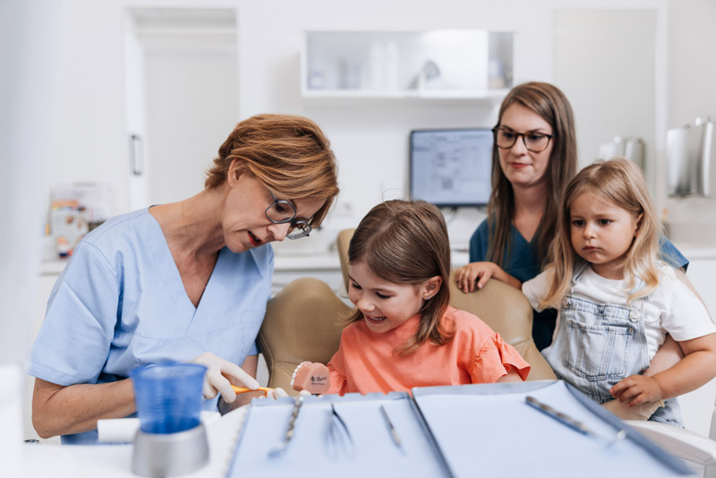 Kinder beim Zahnarzt