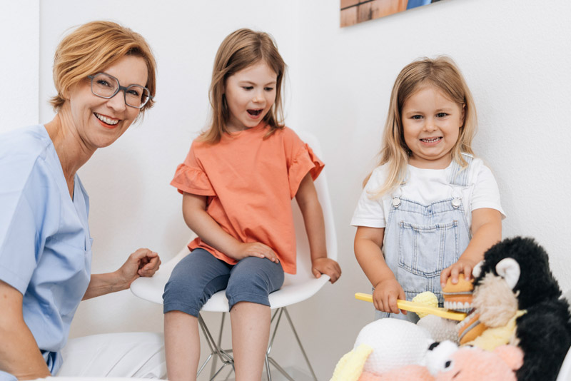 Kinder beim Zahnarzt